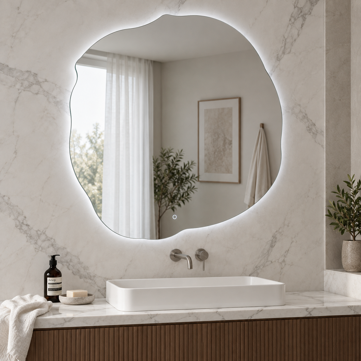 Unregelmäßiger LED-Spiegel FIBONA 160 × 160 cm, rahmenlos, Touchschalter – Produktbild 5