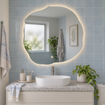 Unregelmäßiger LED-Spiegel FIBONA 130 × 130 cm, rahmenlos, Wandschalter – Produktbild 1