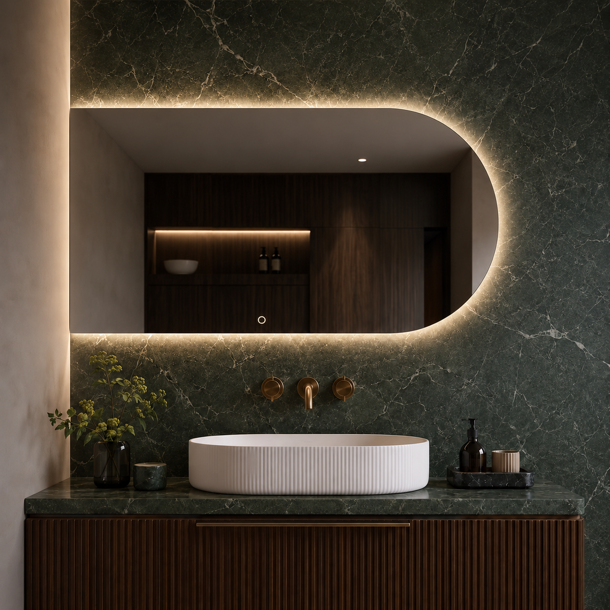Halbovaler LED-Spiegel 130 × 30 cm, Wandschalter – Produktbild 4